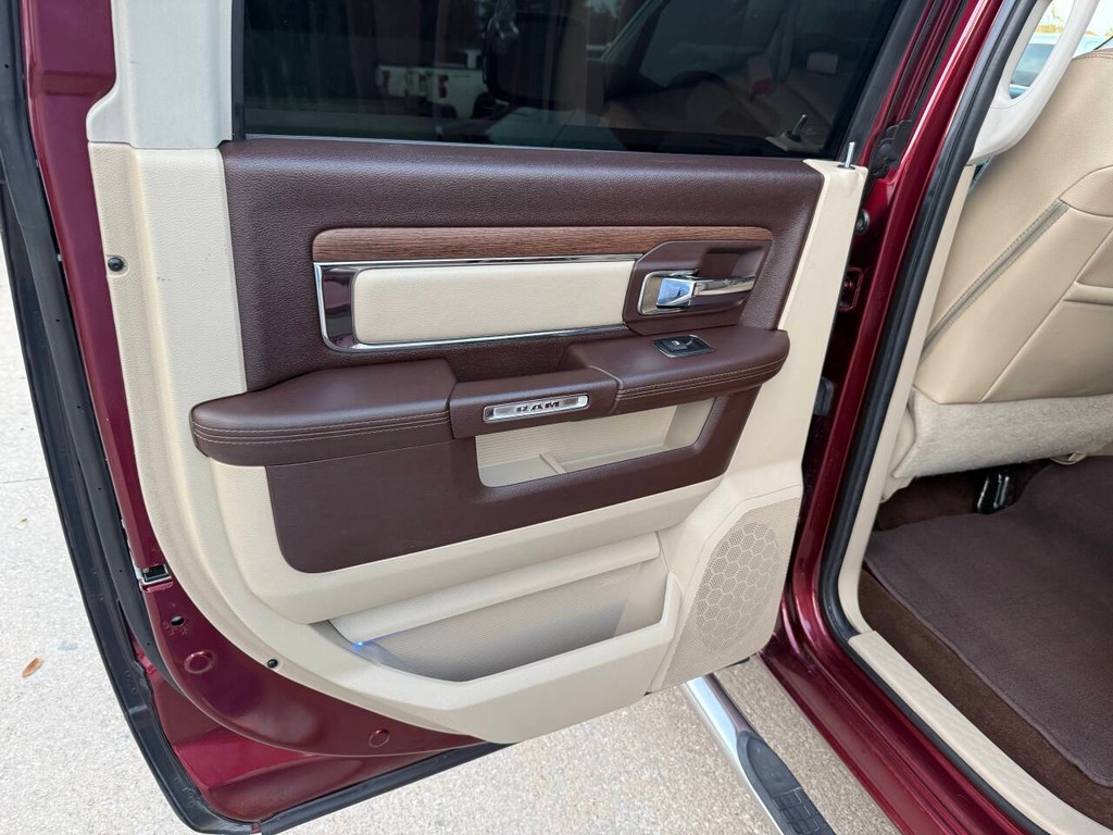 Ram 1500 Vehicle Full-screen Gallery Image 14