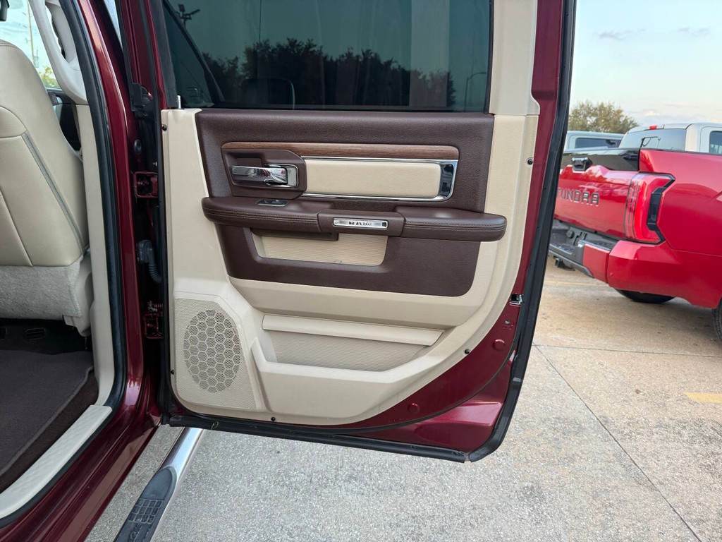 Ram 1500 Vehicle Full-screen Gallery Image 16