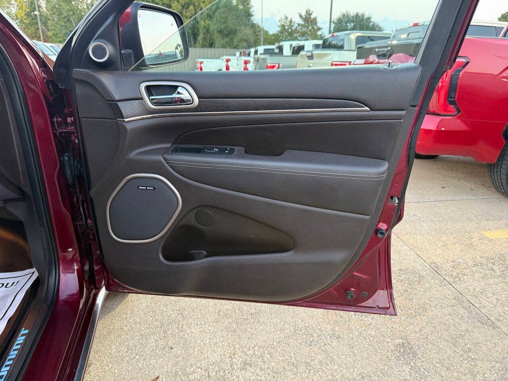 Jeep Grand Cherokee Vehicle Full-screen Gallery Image 11