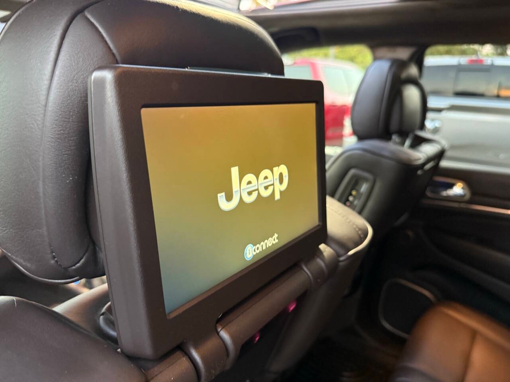 Jeep Grand Cherokee Vehicle Full-screen Gallery Image 14