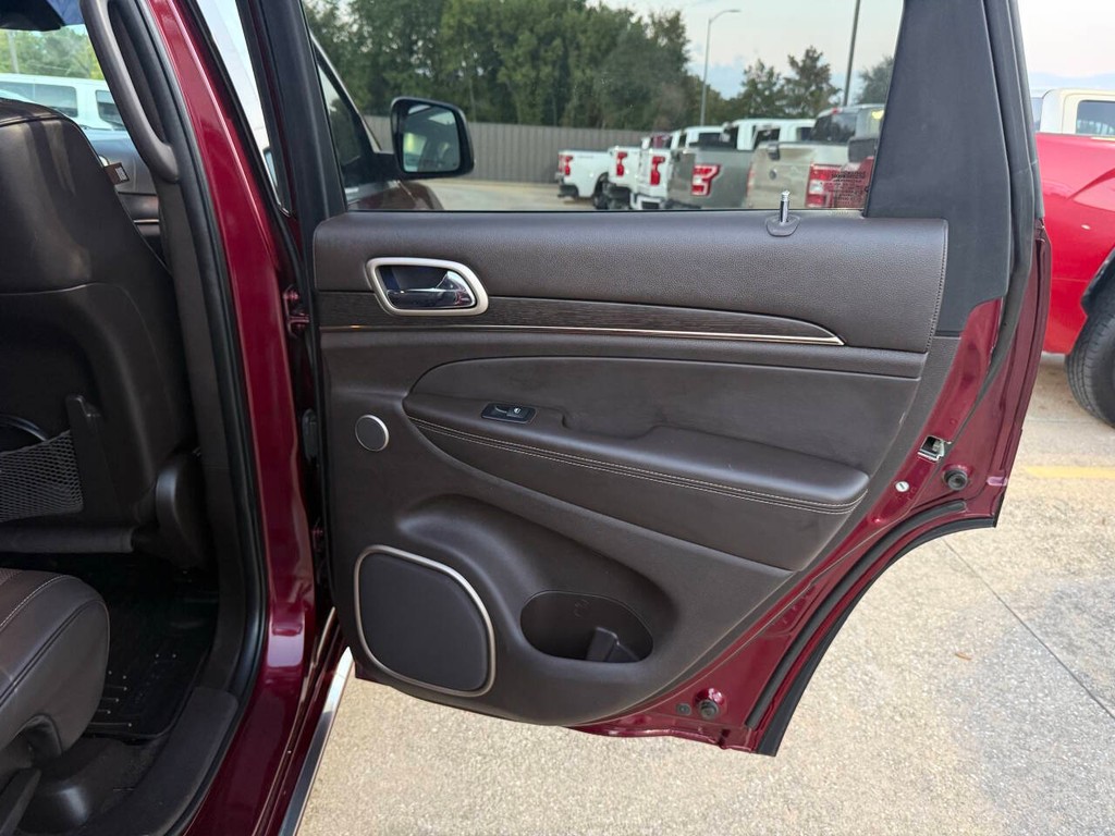 Jeep Grand Cherokee Vehicle Full-screen Gallery Image 18