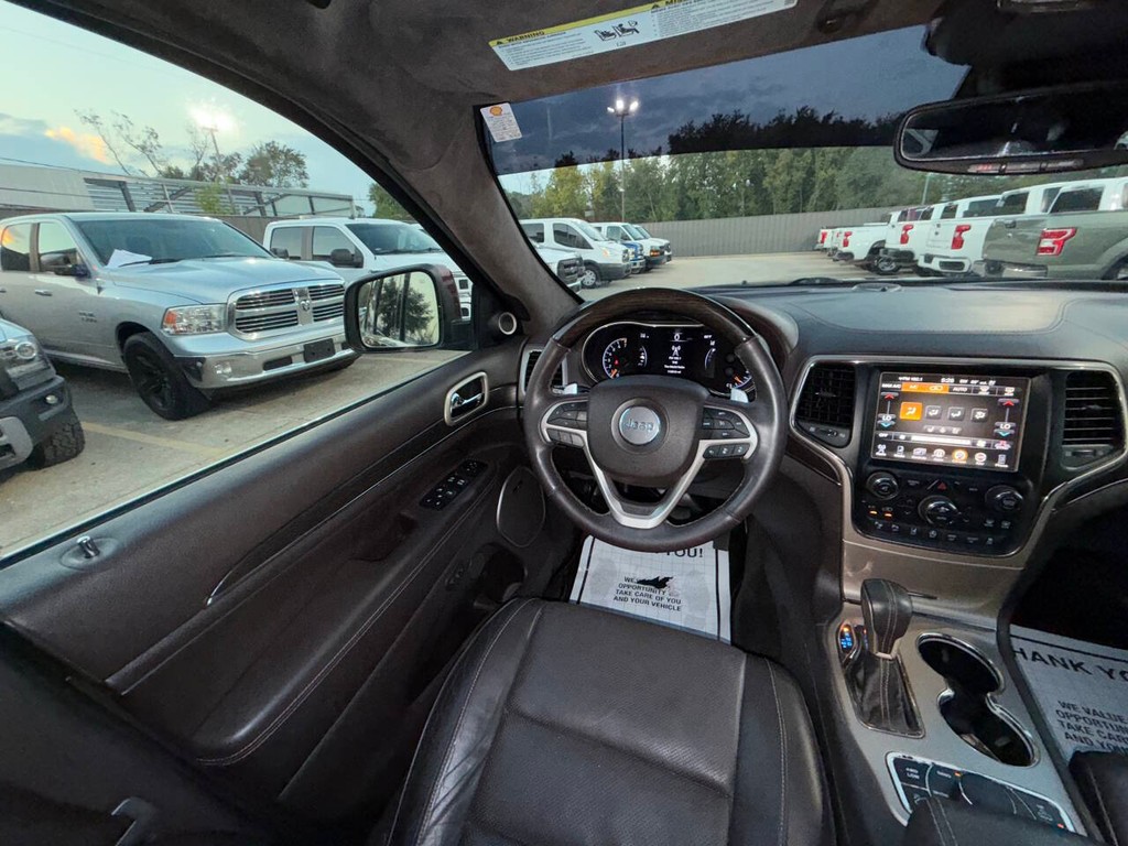 Jeep Grand Cherokee Vehicle Full-screen Gallery Image 21