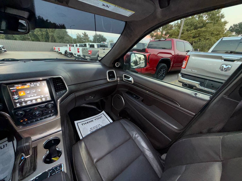 Jeep Grand Cherokee Vehicle Full-screen Gallery Image 22