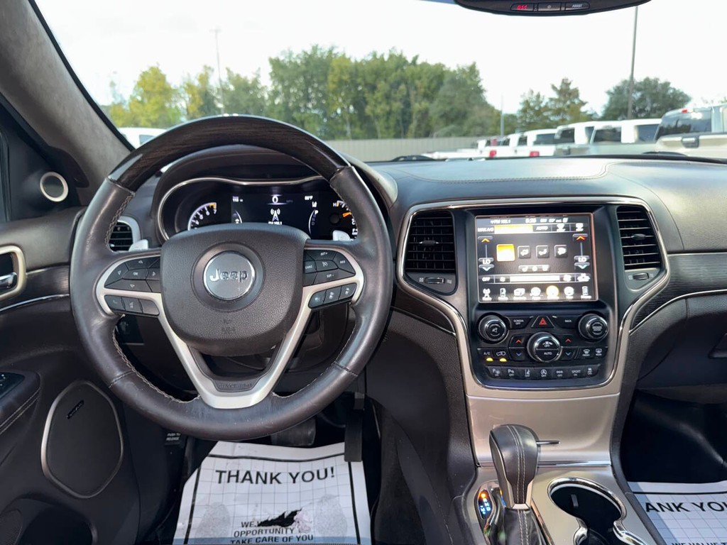 Jeep Grand Cherokee Vehicle Full-screen Gallery Image 23