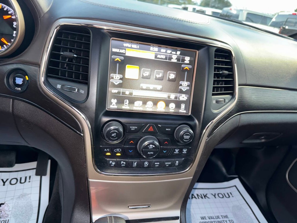 Jeep Grand Cherokee Vehicle Full-screen Gallery Image 26