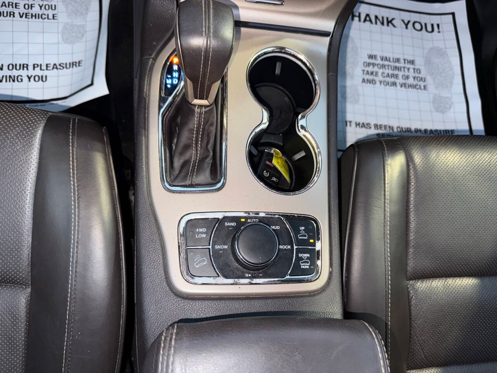 Jeep Grand Cherokee Vehicle Full-screen Gallery Image 32