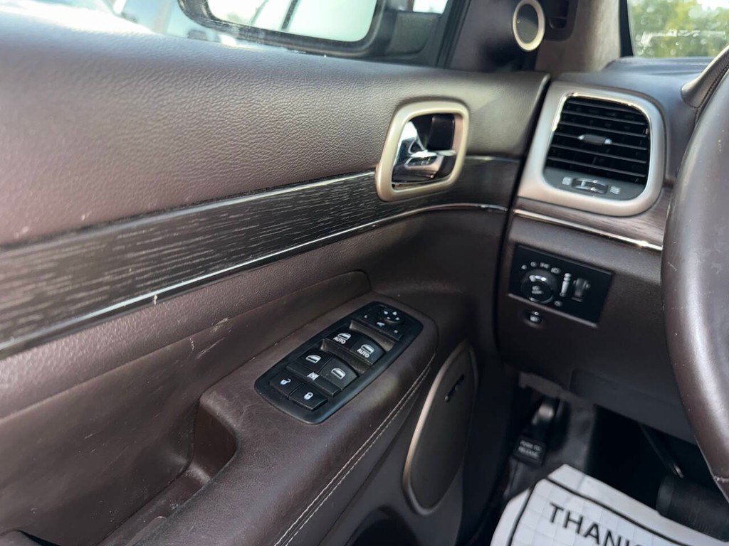 Jeep Grand Cherokee Vehicle Full-screen Gallery Image 33