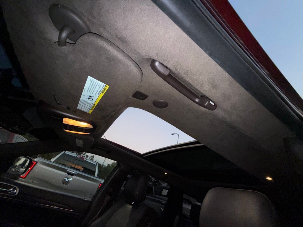 Jeep Grand Cherokee Vehicle Full-screen Gallery Image 34