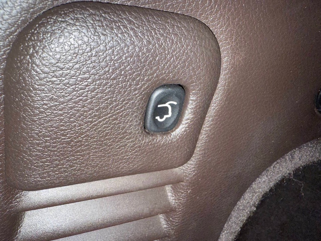 Jeep Grand Cherokee Vehicle Full-screen Gallery Image 41