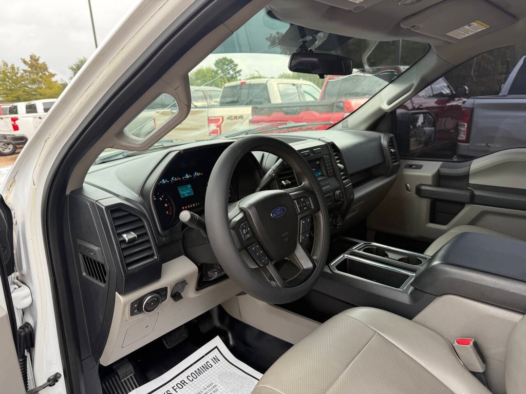 Ford F-150 Vehicle Full-screen Gallery Image 06