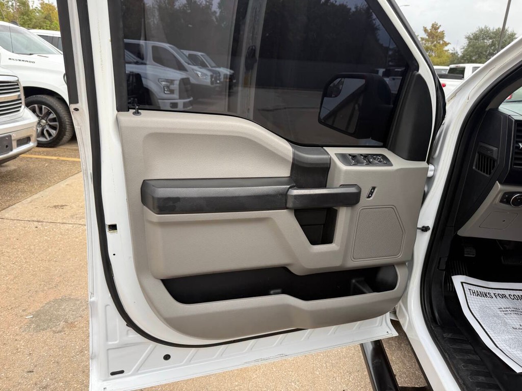 Ford F-150 Vehicle Full-screen Gallery Image 08