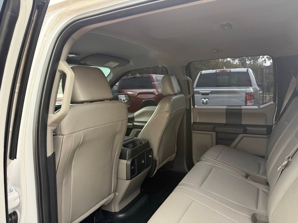 Ford F-150 Vehicle Full-screen Gallery Image 12