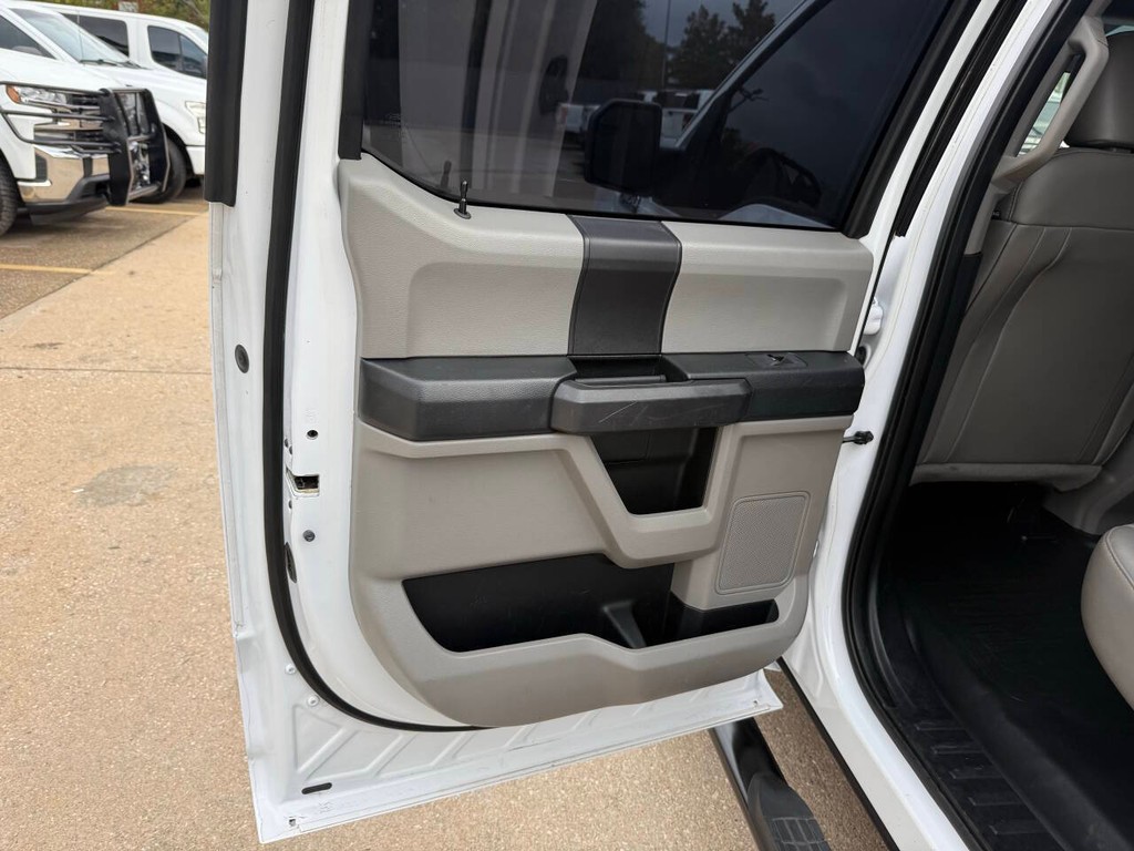 Ford F-150 Vehicle Full-screen Gallery Image 14