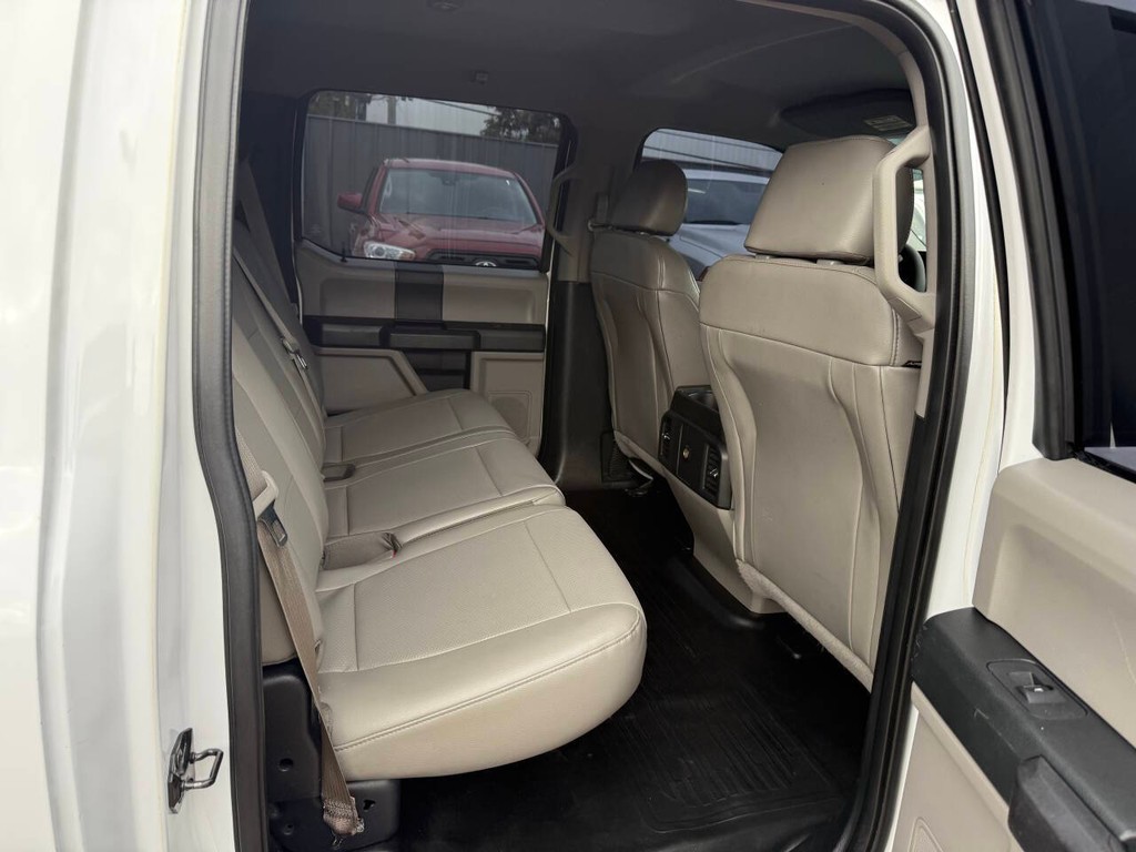 Ford F-150 Vehicle Full-screen Gallery Image 15