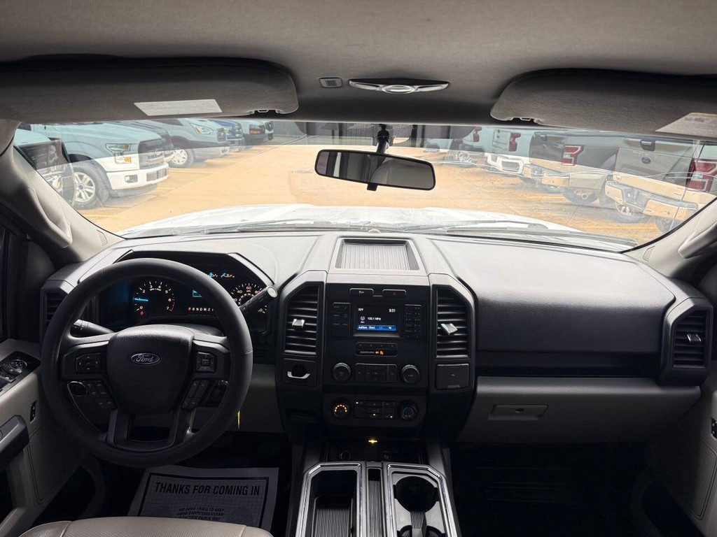 Ford F-150 Vehicle Full-screen Gallery Image 17