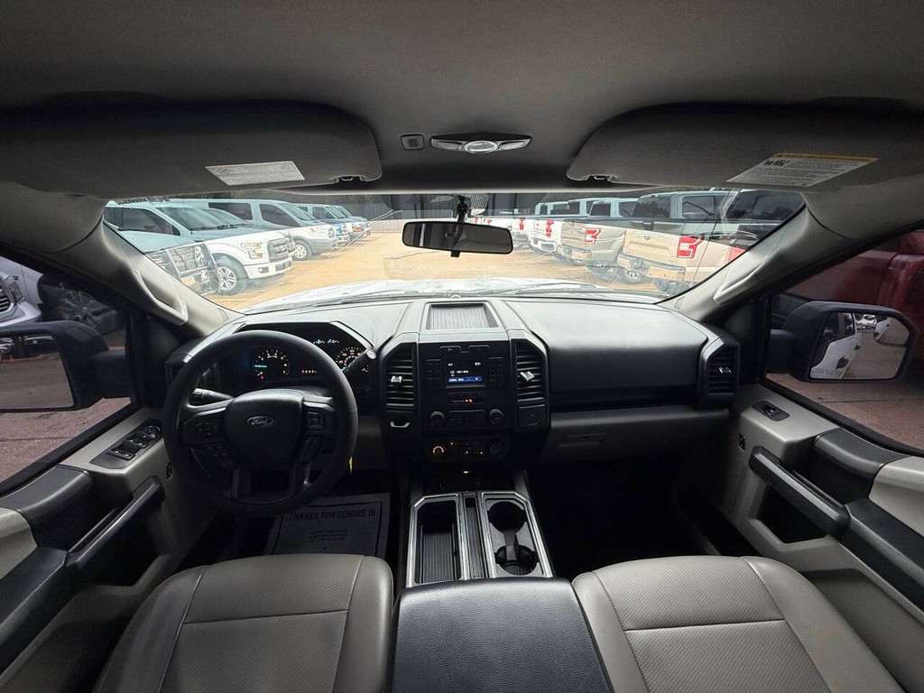 Ford F-150 Vehicle Full-screen Gallery Image 18