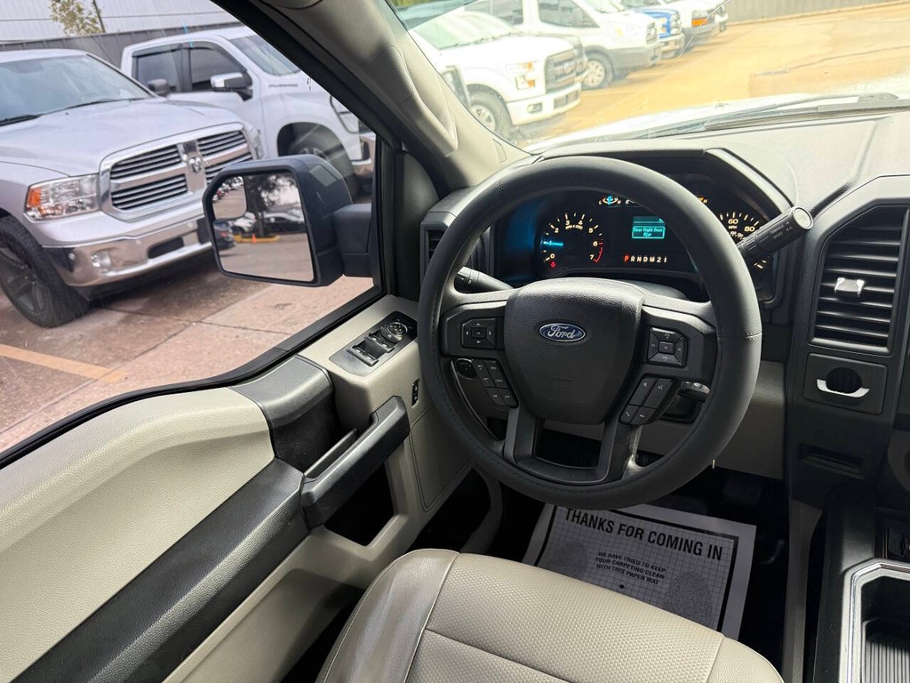 Ford F-150 Vehicle Full-screen Gallery Image 19