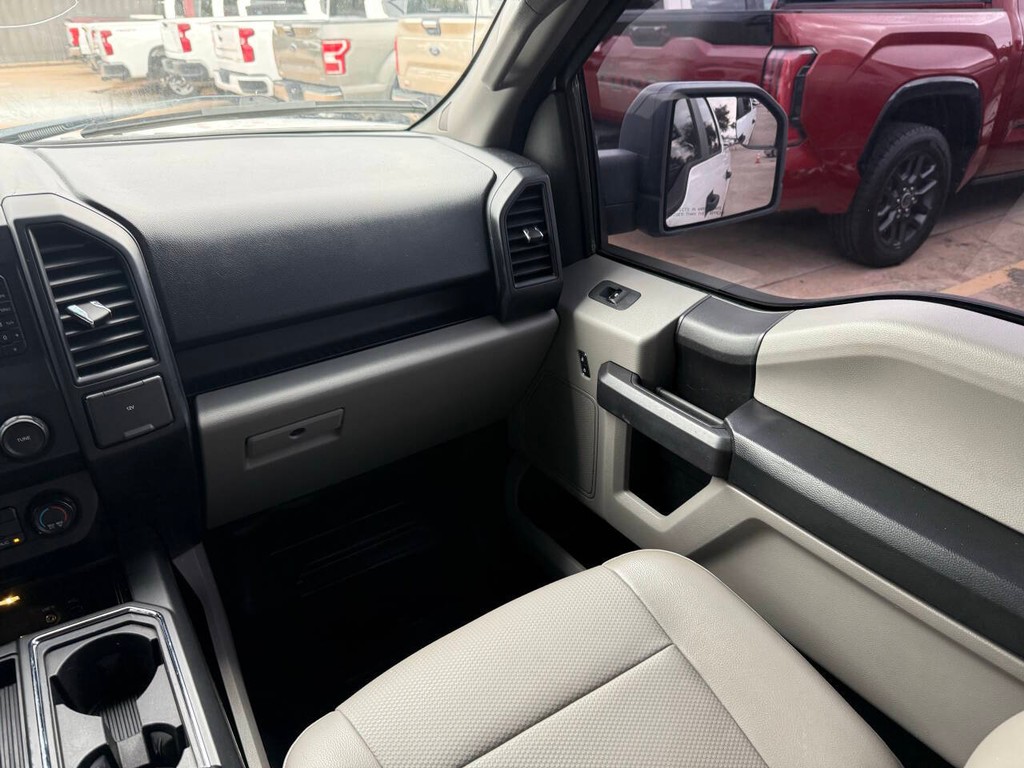 Ford F-150 Vehicle Full-screen Gallery Image 20