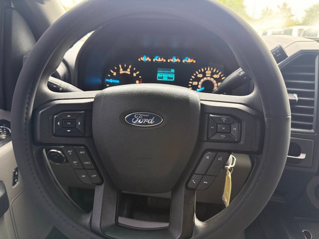 Ford F-150 Vehicle Full-screen Gallery Image 23