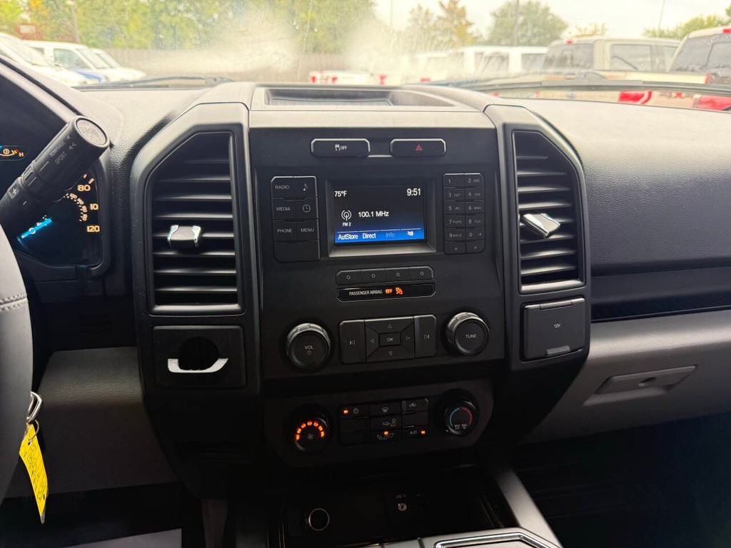 Ford F-150 Vehicle Full-screen Gallery Image 24