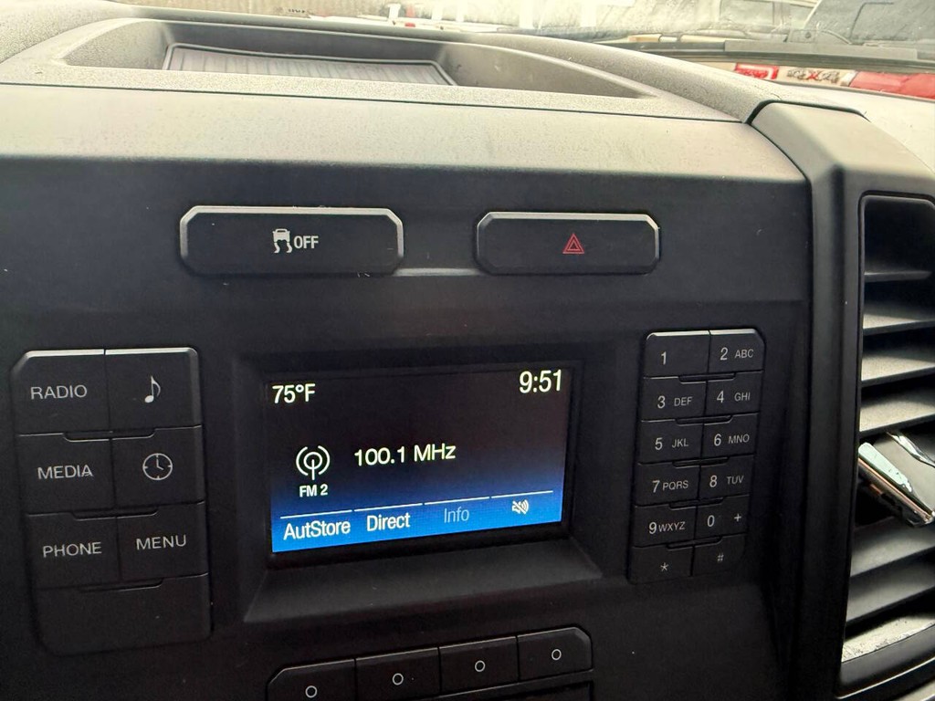 Ford F-150 Vehicle Full-screen Gallery Image 25