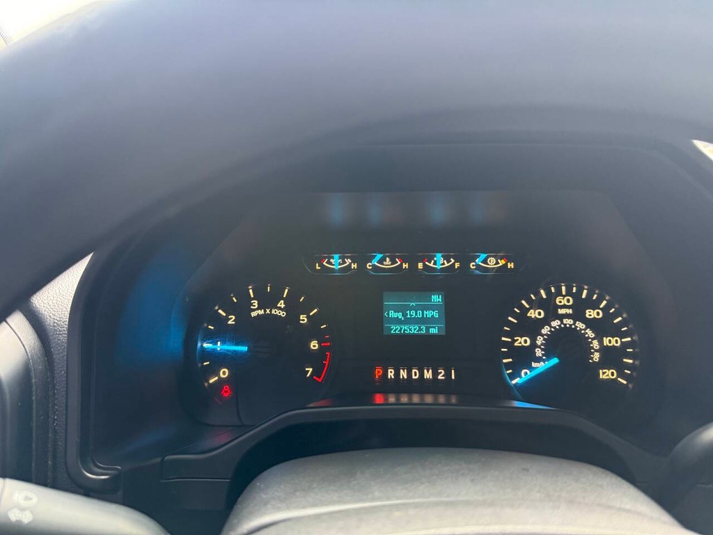 Ford F-150 Vehicle Full-screen Gallery Image 31