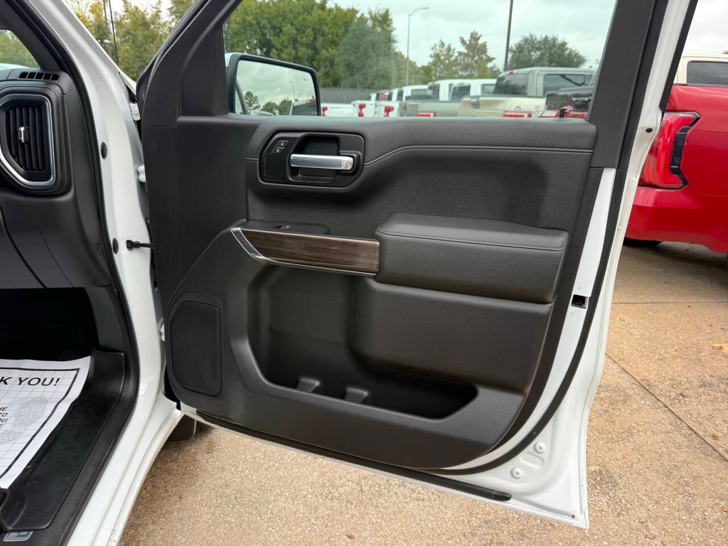 Chevrolet Silverado 1500 Vehicle Full-screen Gallery Image 11