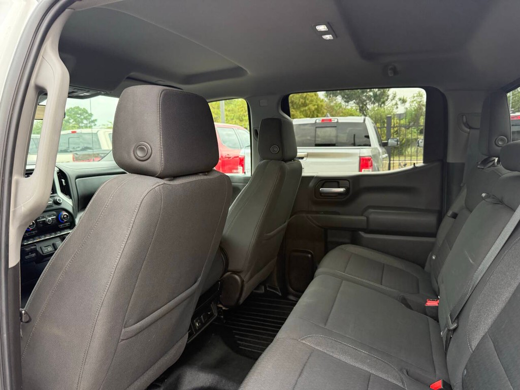 Chevrolet Silverado 1500 Vehicle Full-screen Gallery Image 12