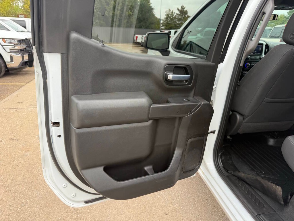 Chevrolet Silverado 1500 Vehicle Full-screen Gallery Image 14