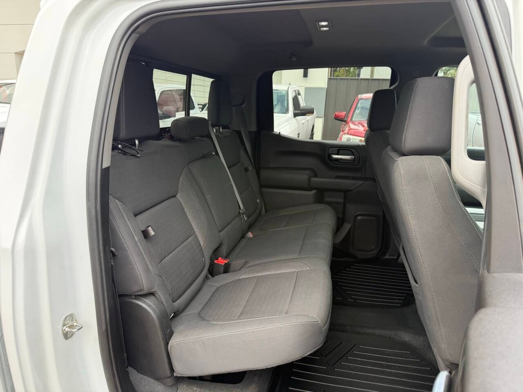 Chevrolet Silverado 1500 Vehicle Full-screen Gallery Image 15