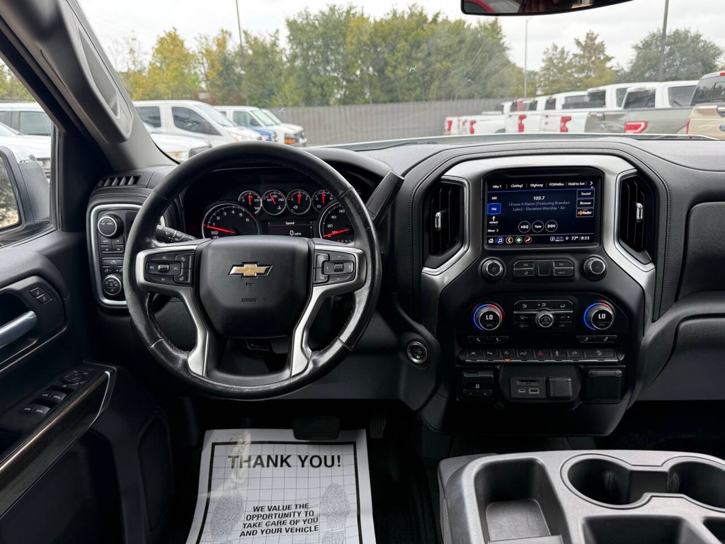 Chevrolet Silverado 1500 Vehicle Full-screen Gallery Image 21