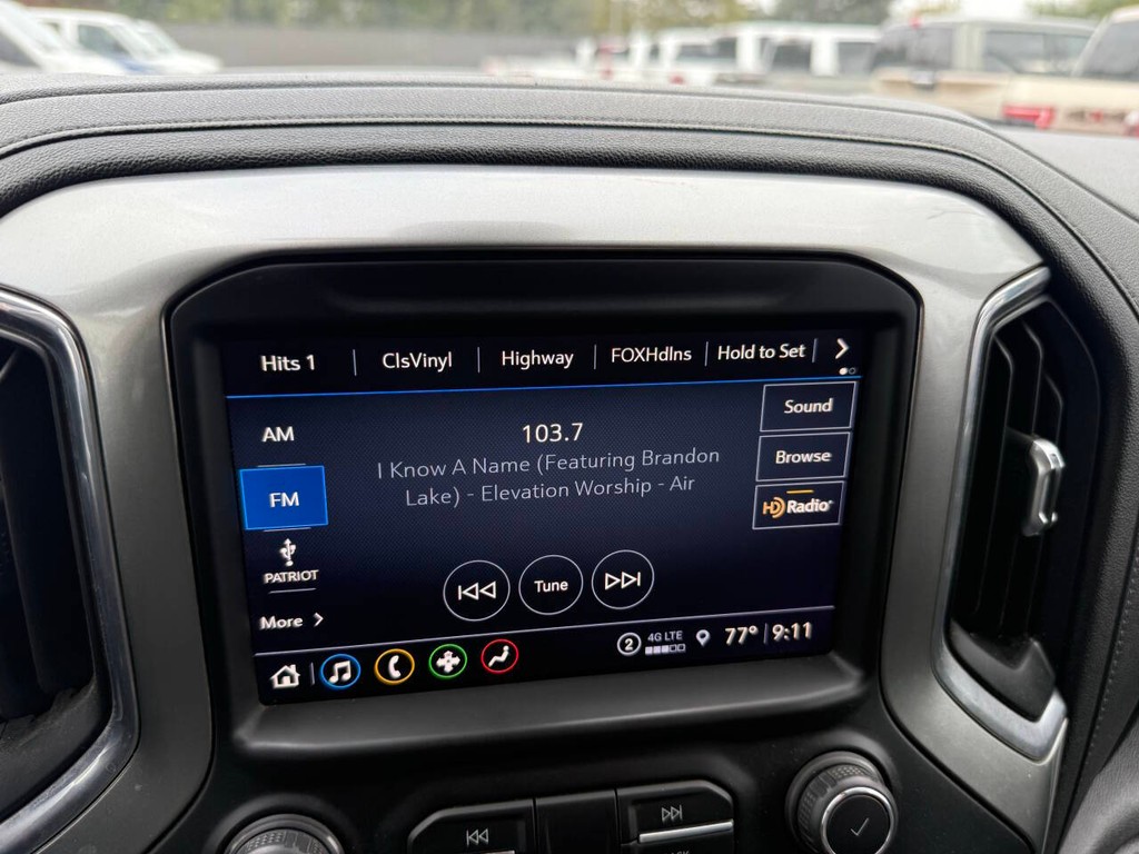 Chevrolet Silverado 1500 Vehicle Full-screen Gallery Image 25