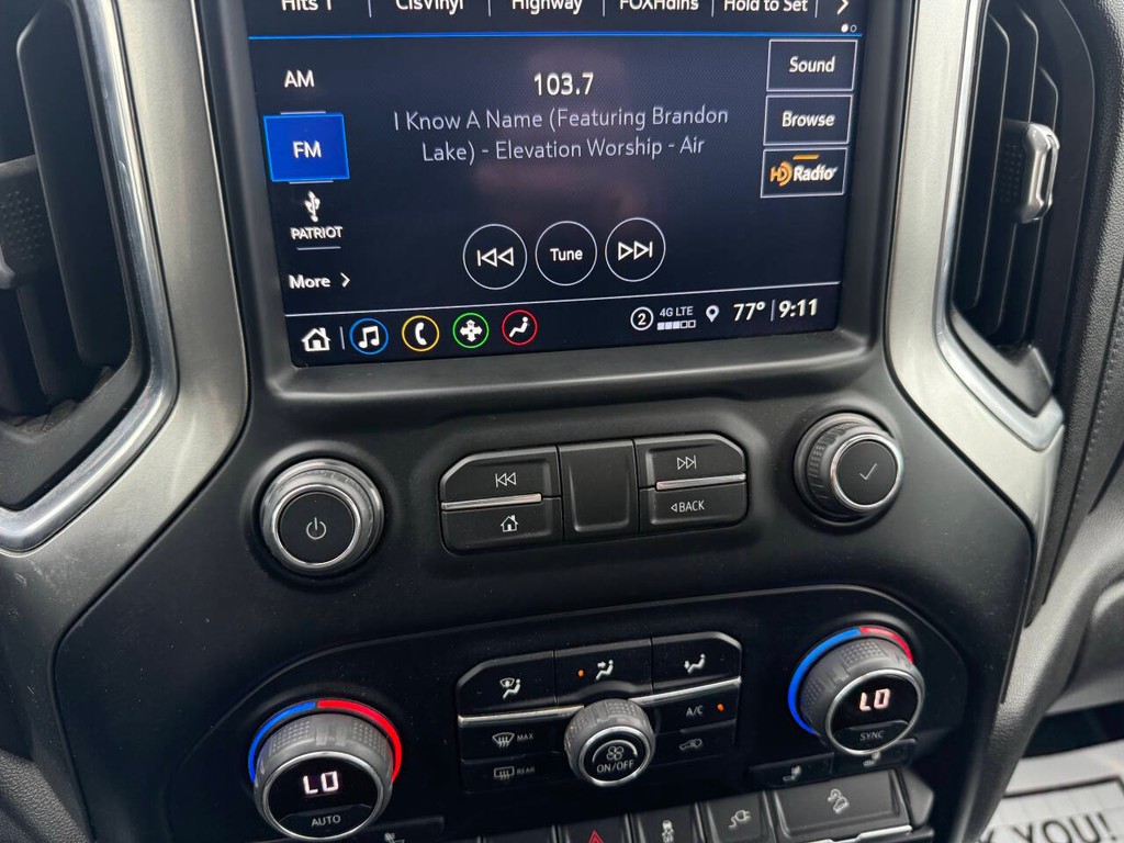 Chevrolet Silverado 1500 Vehicle Full-screen Gallery Image 26