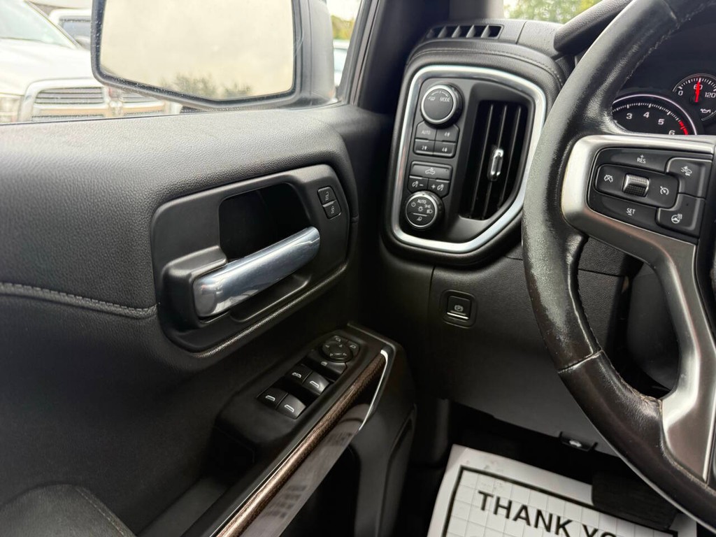 Chevrolet Silverado 1500 Vehicle Full-screen Gallery Image 31