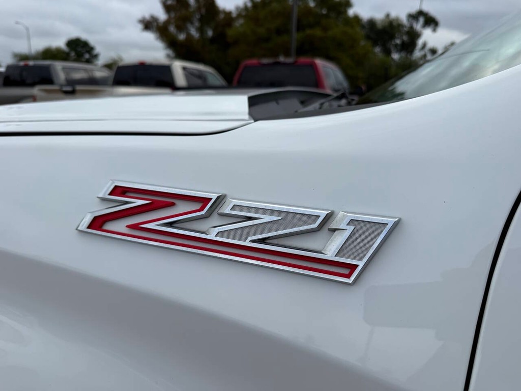 Chevrolet Silverado 1500 Vehicle Full-screen Gallery Image 40