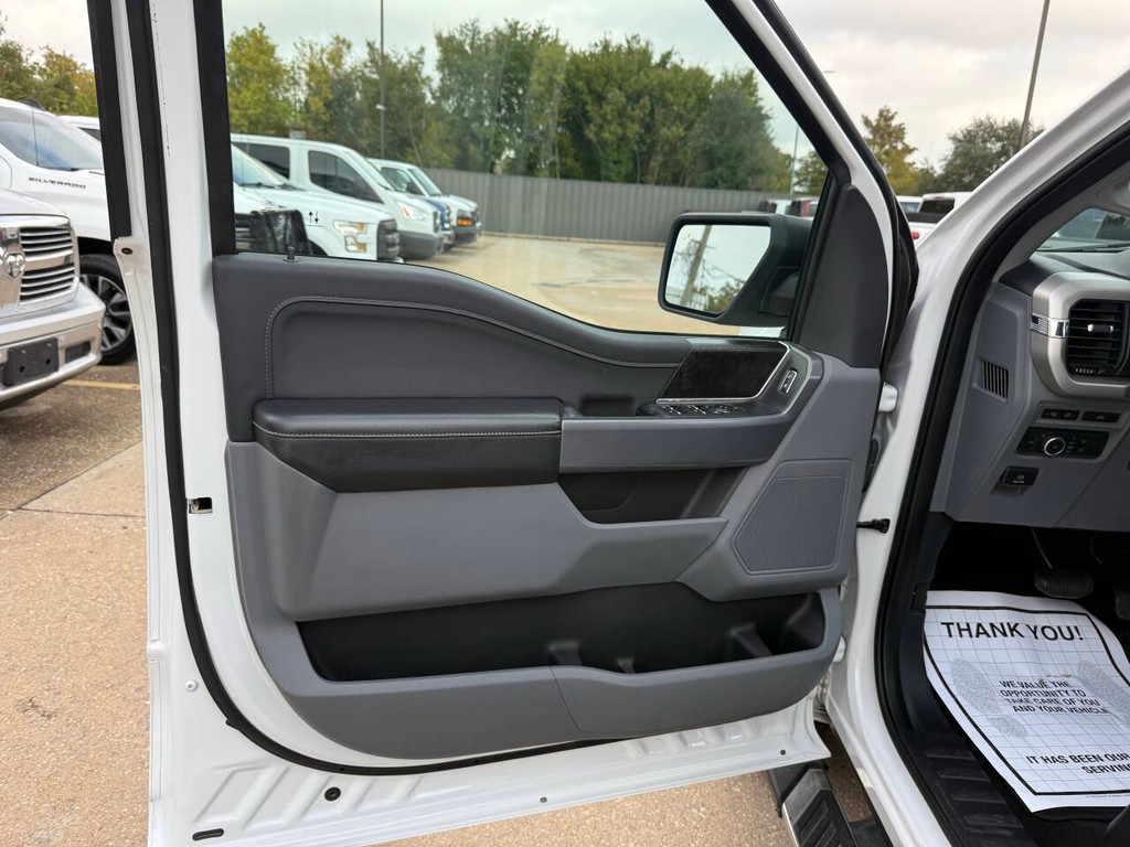 Ford F-150 Vehicle Full-screen Gallery Image 07