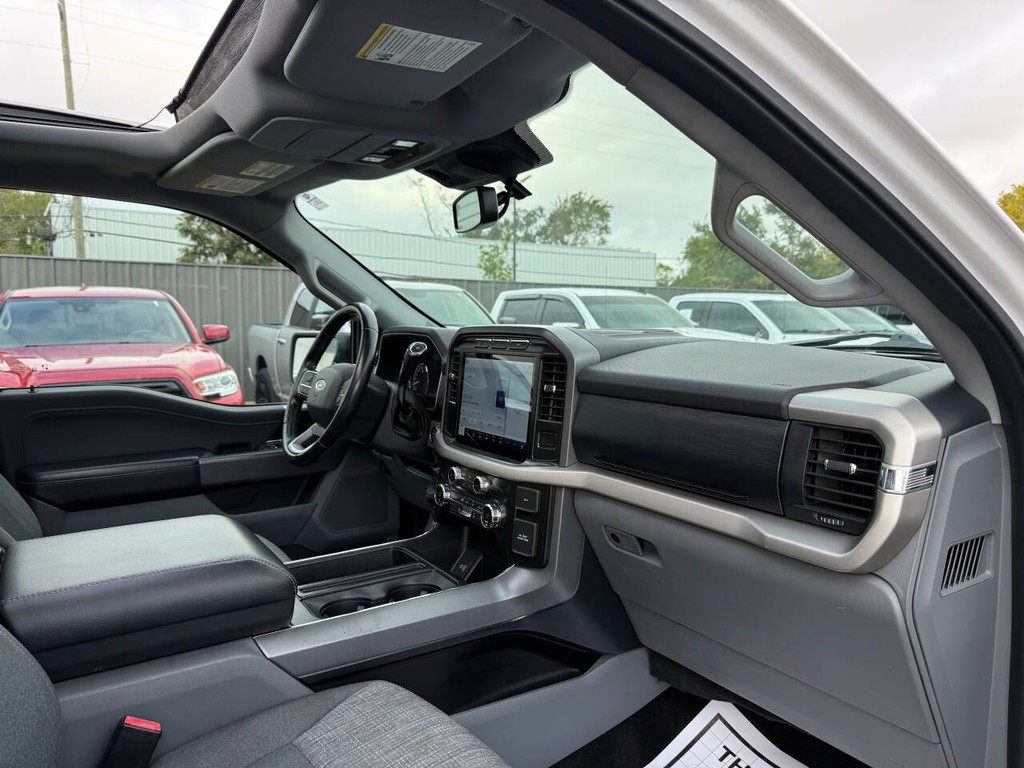 Ford F-150 Vehicle Full-screen Gallery Image 08
