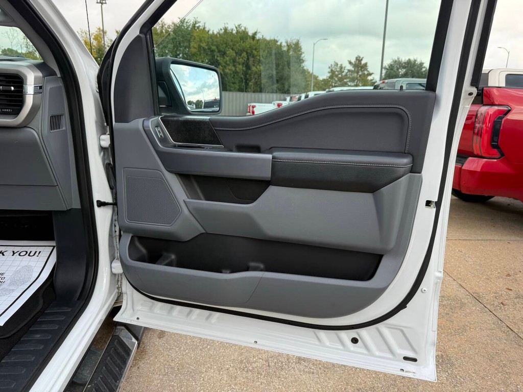 Ford F-150 Vehicle Full-screen Gallery Image 10