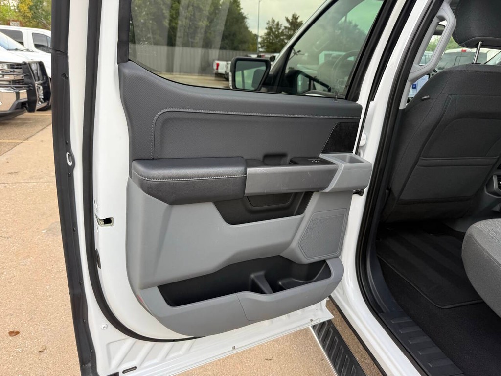 Ford F-150 Vehicle Full-screen Gallery Image 12