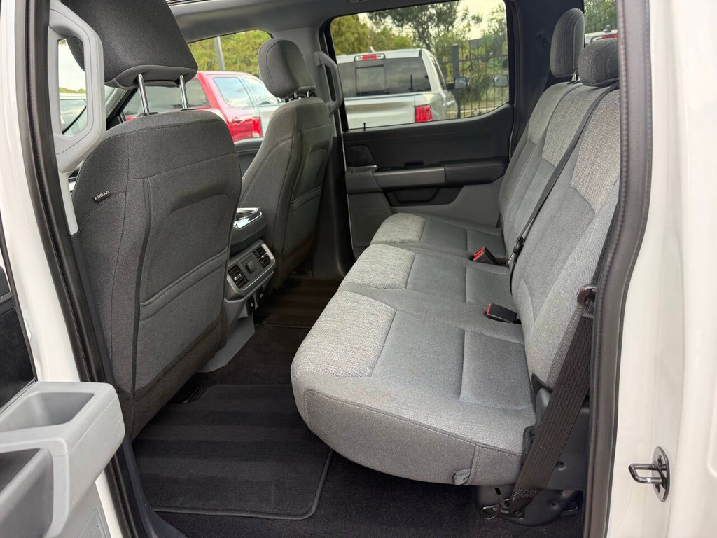 Ford F-150 Vehicle Full-screen Gallery Image 13