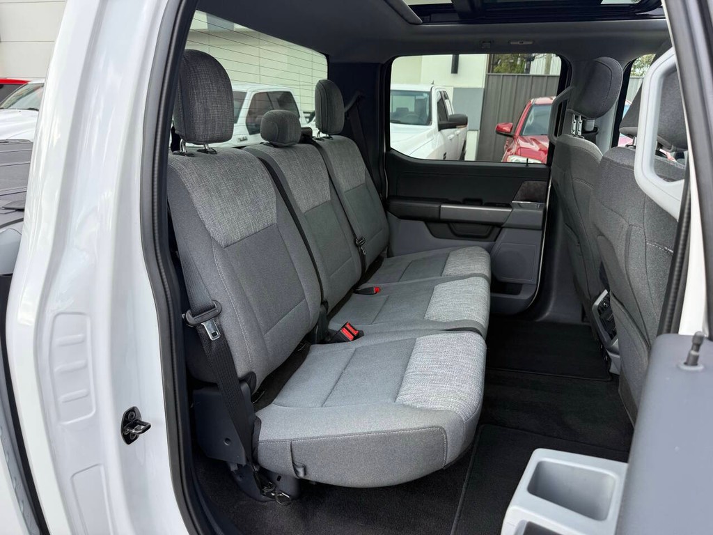 Ford F-150 Vehicle Full-screen Gallery Image 14