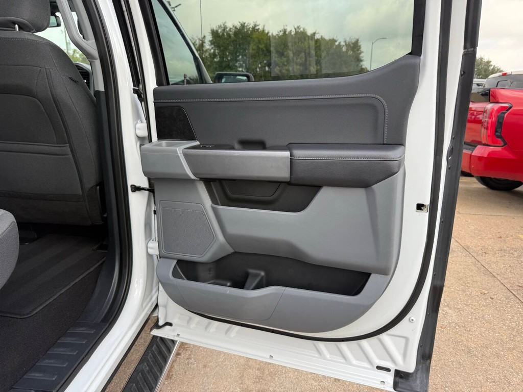 Ford F-150 Vehicle Full-screen Gallery Image 15