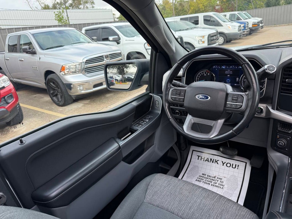 Ford F-150 Vehicle Full-screen Gallery Image 18