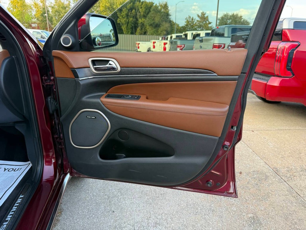 Jeep Grand Cherokee Vehicle Full-screen Gallery Image 11