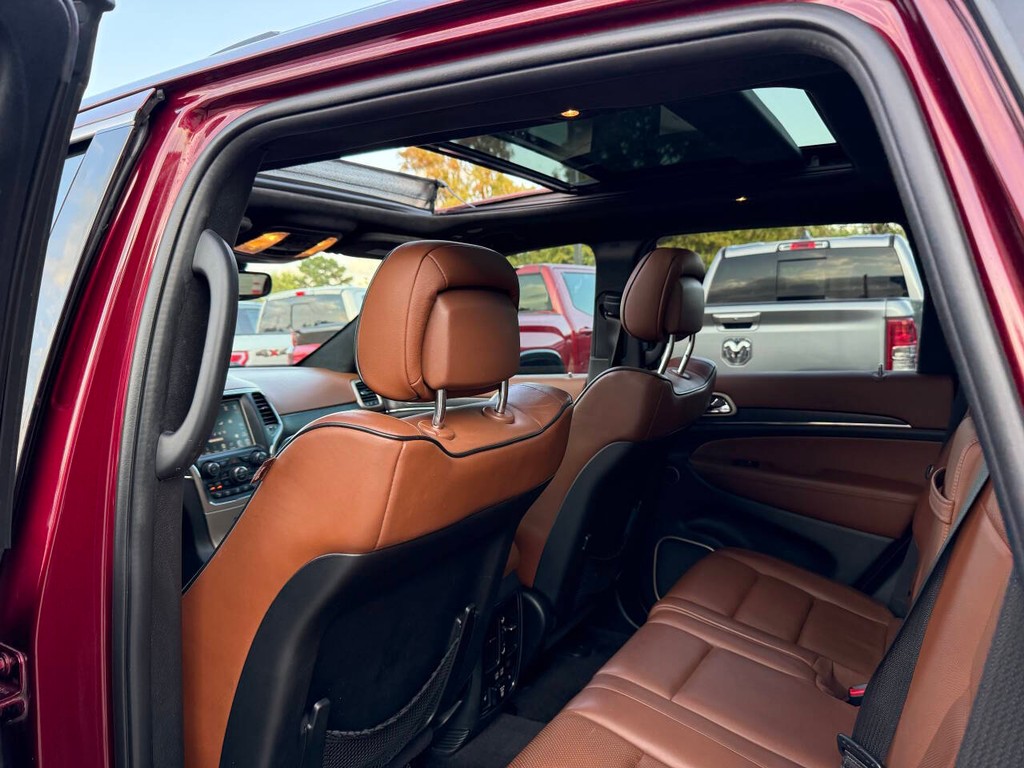 Jeep Grand Cherokee Vehicle Full-screen Gallery Image 12