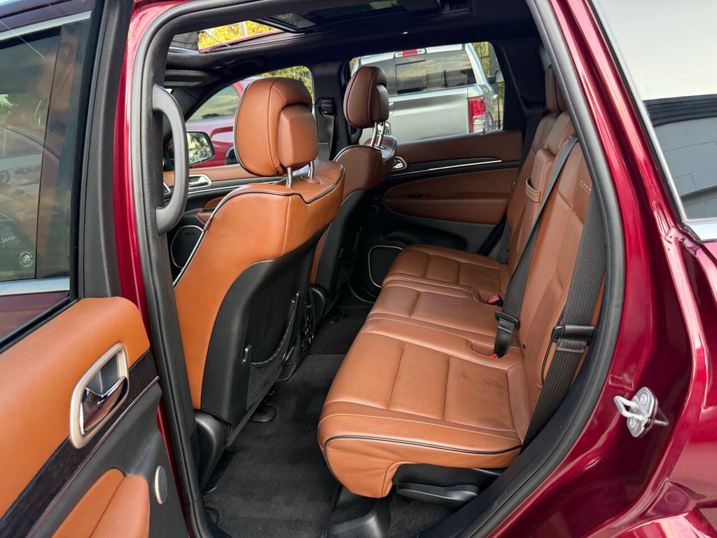 Jeep Grand Cherokee Vehicle Full-screen Gallery Image 13