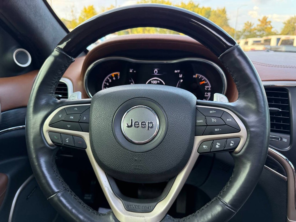 Jeep Grand Cherokee Vehicle Full-screen Gallery Image 23