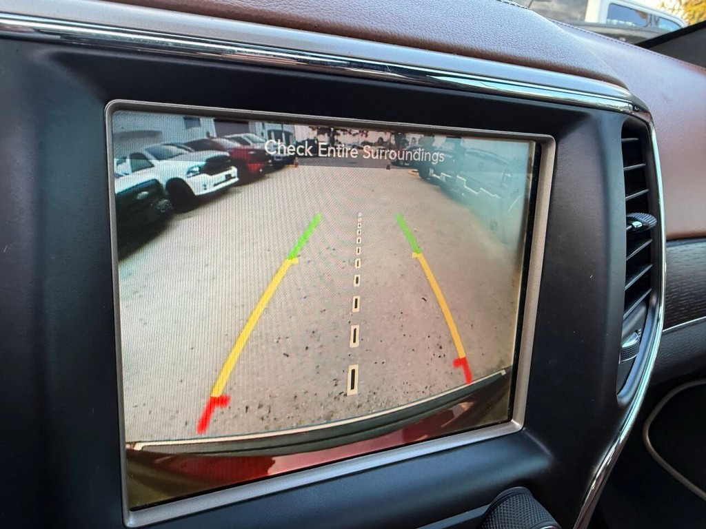 Jeep Grand Cherokee Vehicle Full-screen Gallery Image 26