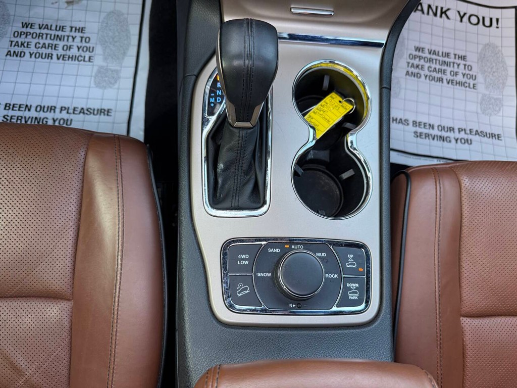 Jeep Grand Cherokee Vehicle Full-screen Gallery Image 29