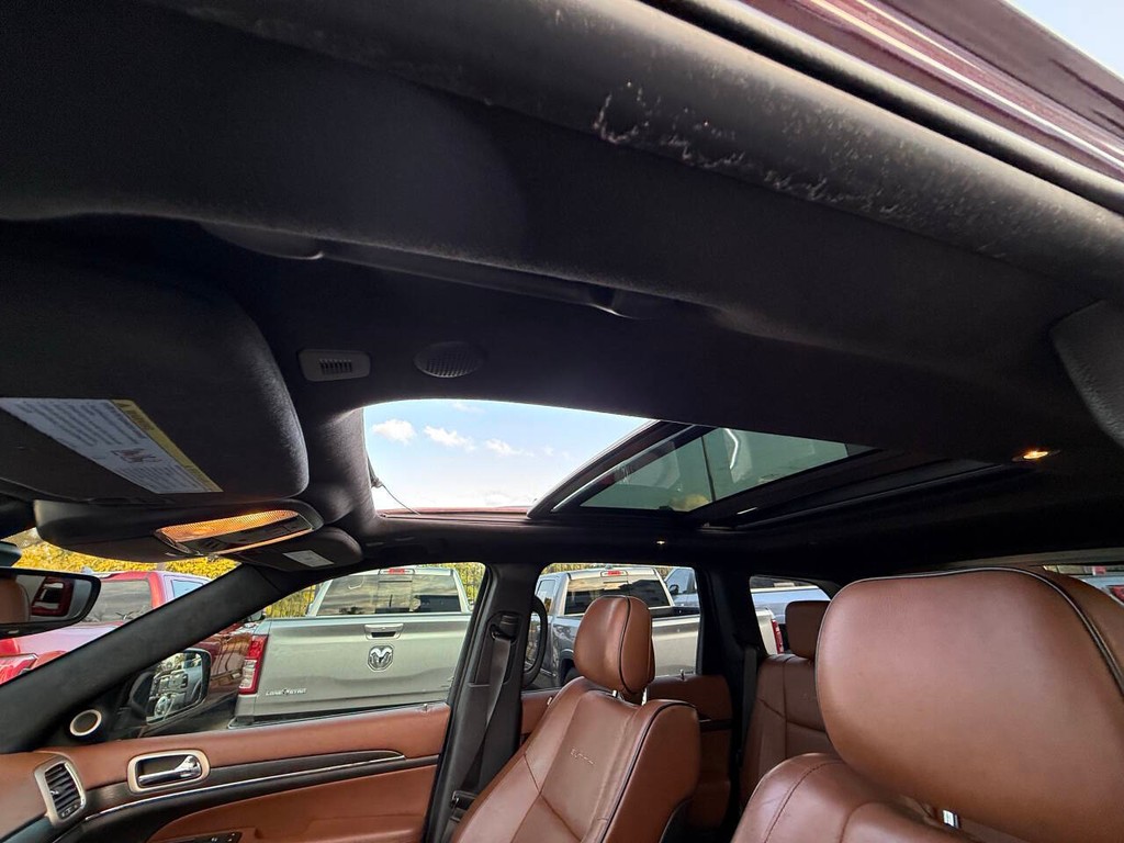 Jeep Grand Cherokee Vehicle Full-screen Gallery Image 31